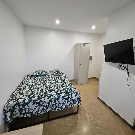 Studio Independant Et Bien Equipe Avec Veranda Commune Neuilly-sur-Marne Eksteriør bilde