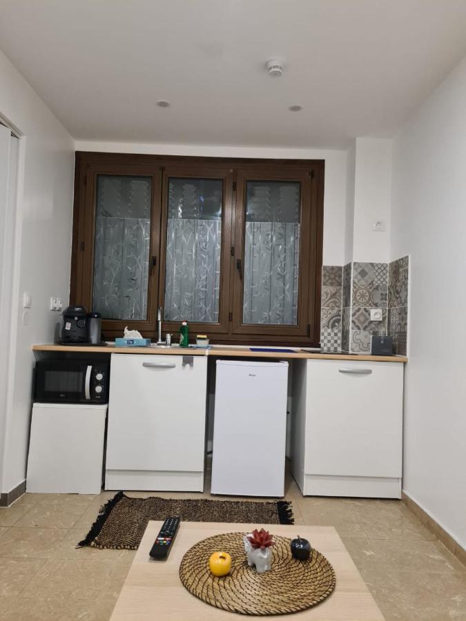 Studio Independant Et Bien Equipe Avec Veranda Commune Neuilly-sur-Marne Eksteriør bilde