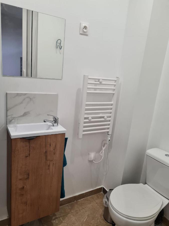 Studio Independant Et Bien Equipe Avec Veranda Commune Neuilly-sur-Marne Eksteriør bilde