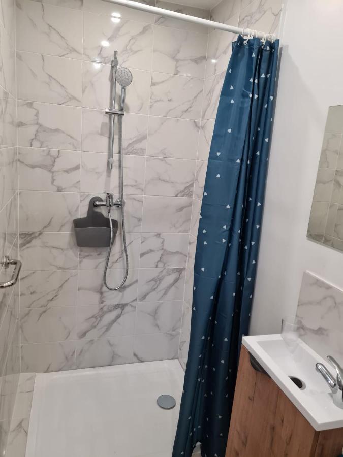Studio Independant Et Bien Equipe Avec Veranda Commune Neuilly-sur-Marne Eksteriør bilde